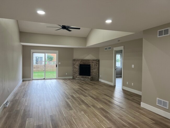 Photo - 109 Ravinia Dr