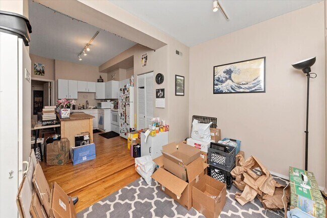 Building Photo - 4307 N Paulina St Unit 1R Rental