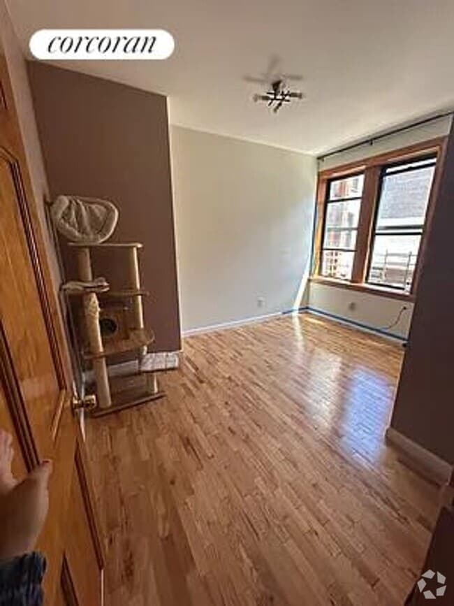Building Photo - 2010 Ocean Ave Rental