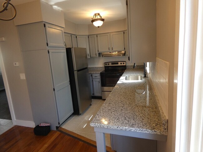 Photo - 98 Maple St Unit 1