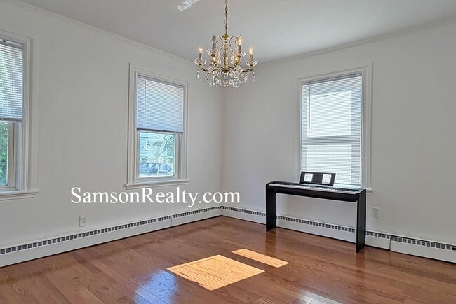 Photo - 85 E George St Unit 1