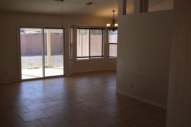 Photo - 3 bed 2 bath POOL Home!