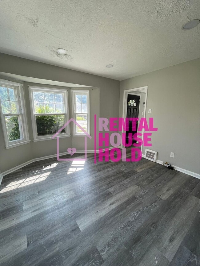 Building Photo - ~3 BEDROOM | 1 BATH | FREE PRE SCREEN Rental