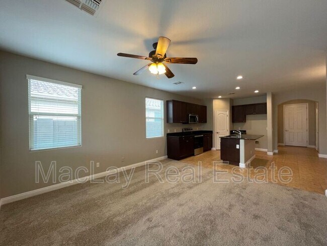 Photo - 1728 W Loemann Dr