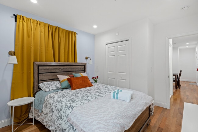 Photo - 3221 Hamilton