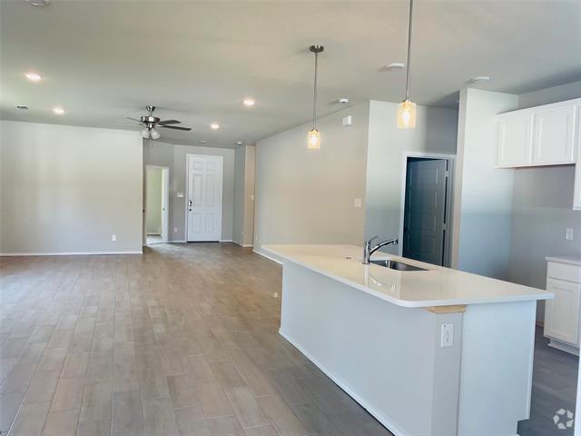 Building Photo - 5937 Revere Dr Rental