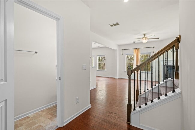 Photo - 1407 Red Hill Dr