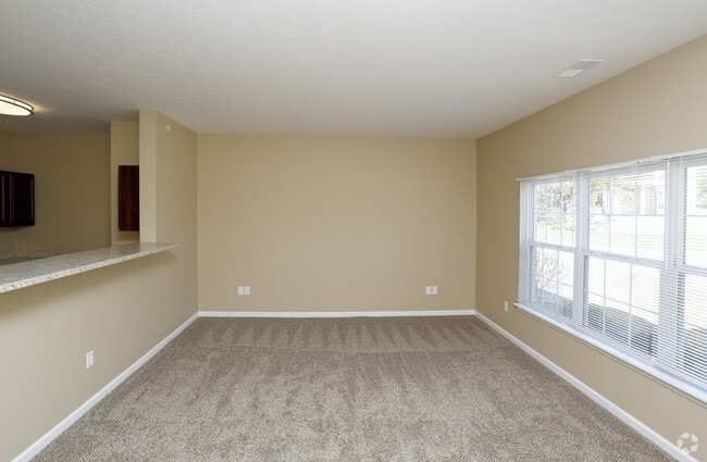 Sala de estar - Mansion Row - Where Historic Charm Meets Modern Convenience!