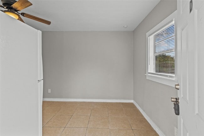 Building Photo - 311 9th St N