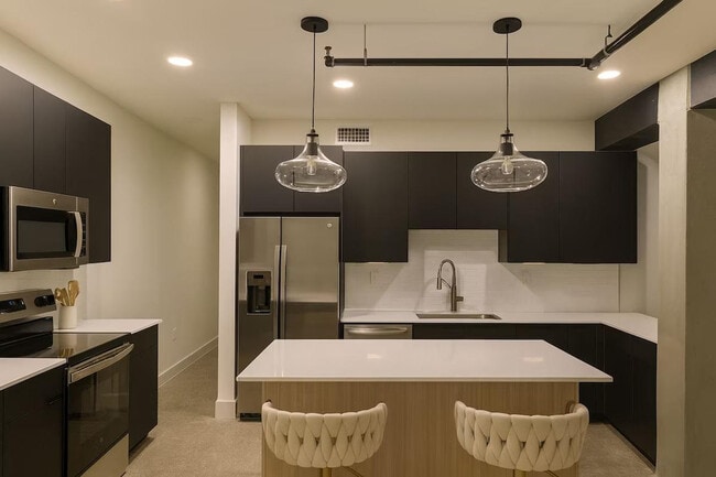 Photo - 115 W 5th St Unidad ID1322459P