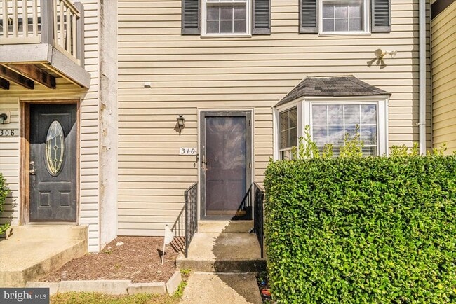 Photo - 310 Harry S Truman Dr