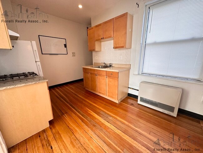 Building Photo - 22 Henchman St Unit 2