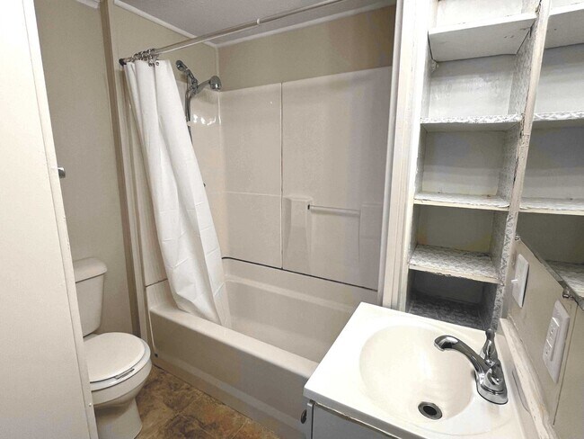 Photo - 360 Colonial Rd Unidad Apt B