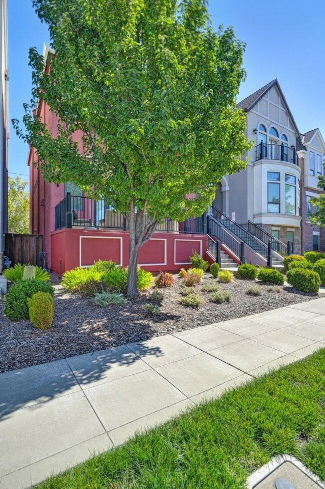 Photo - 3 bedroom | 2.5 bathroom | Crocker Village Brownstone