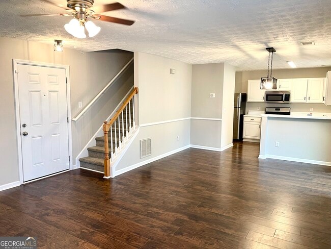 Photo - 650 Windcroft Cir NW