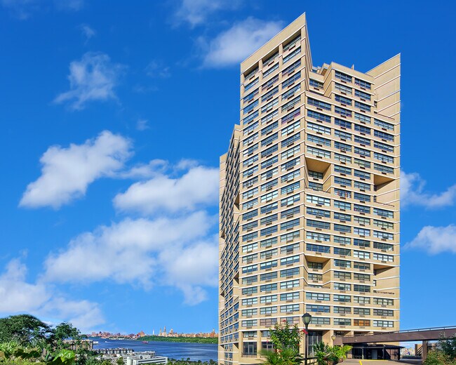 7004 Boulevard E Unit 38A