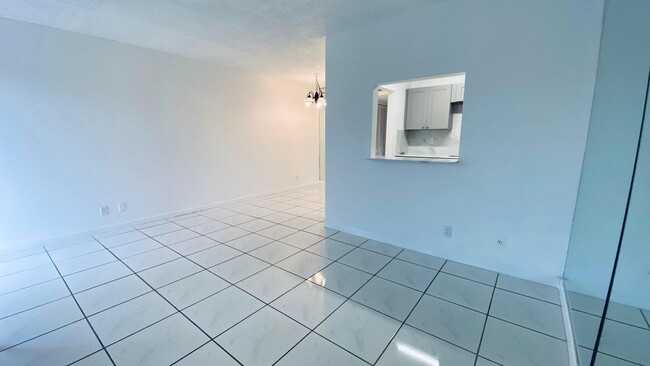 Photo - 600 Village Green Ct Unit 304