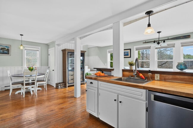 693 Wiscasset Rd