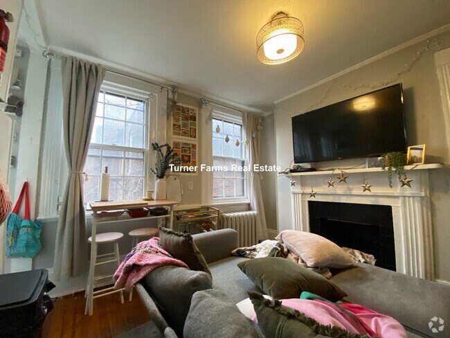 Building Photo - 1 Champney Pl Unit 2 Rental