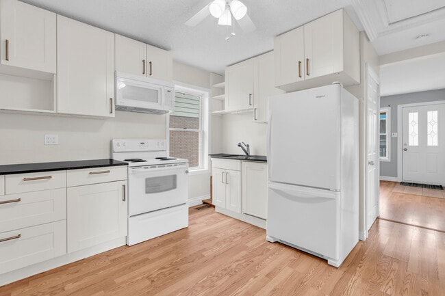 Building Photo - 294 Elizabeth St