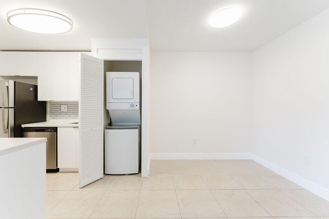 Photo - 201 SW 7th St Unit 10