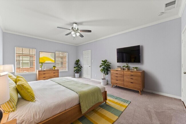 Photo - 6839 Staffordshire Crescent