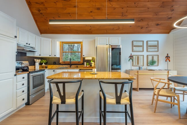 Photo - 416 W Ridge Dr