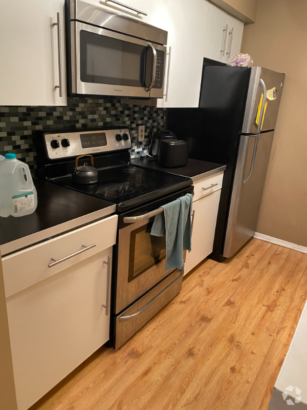 Building Photo - 2350 NW 33rd St Unit 809 Rental