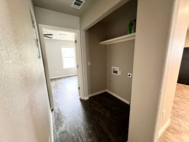 Washer/Dryer hook ups - 1210 2nd Ave Unit B