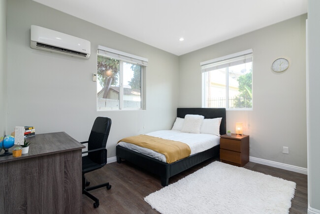 Photo - 1164 W 24th St Unidad 1164