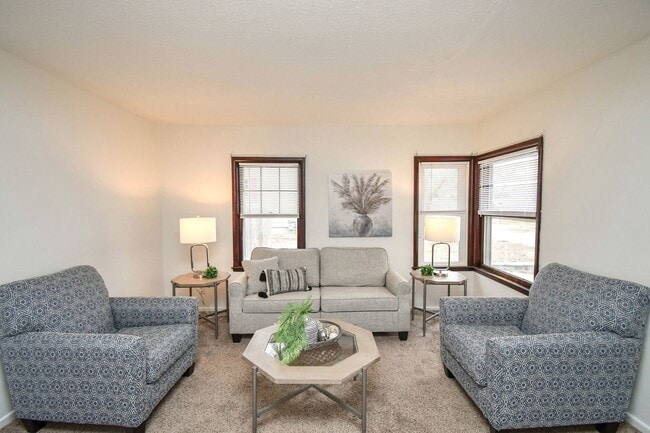 Photo - 306 S Chicago Ave