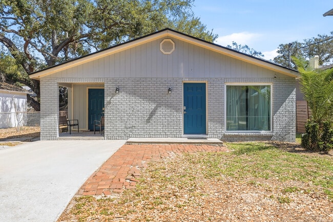 Building Photo - 6208 S Elberon St