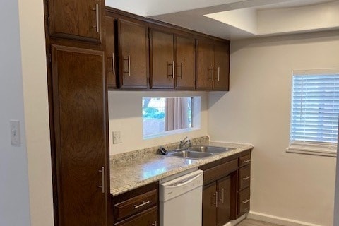 COCINA, ÁREA DE BAR PEQUEÑA - Woodley Plaza Apartamentos