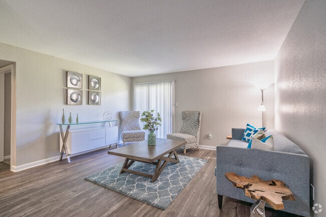 1BR, 1BA - 738SF
