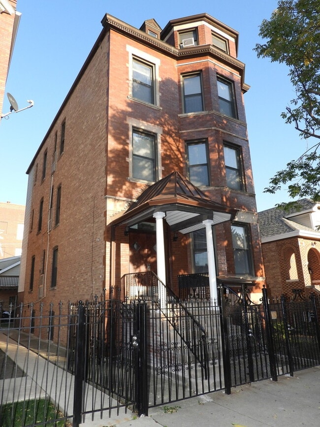 Building Photo - 2519 S Millard Ave Unit 3