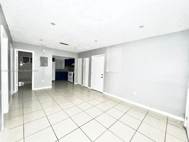 Photo - 637 SW 10th Ave Unit 3