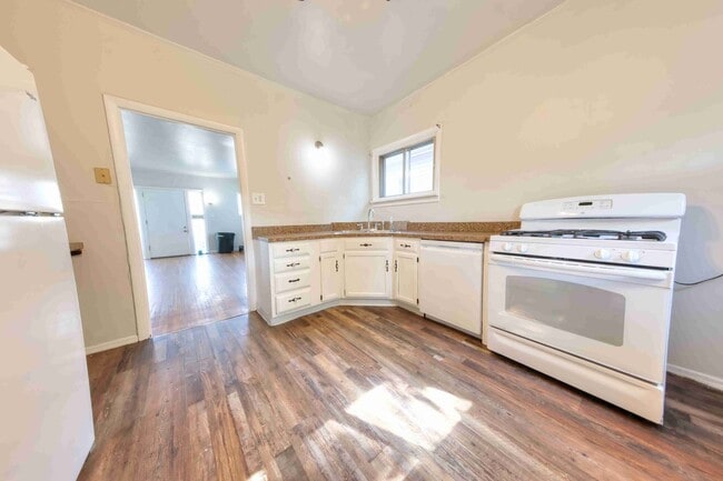 Photo - Available Aug 7th - Very nice single family home with refinished hardwood and a very large open l...