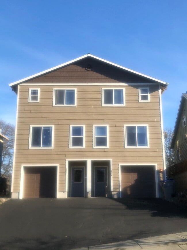 Building Photo - 409 Maxs Plz