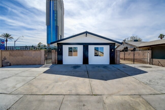 Photo - 4401 Vía Torino