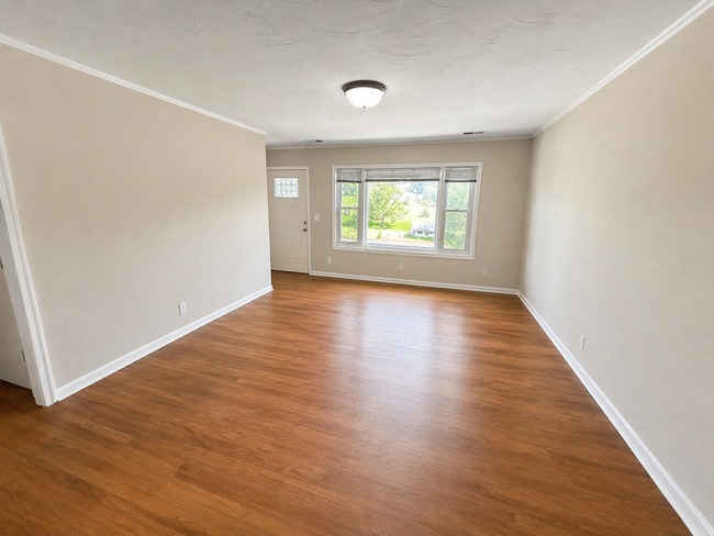 Photo - 705 Depot St NE Unidad 2