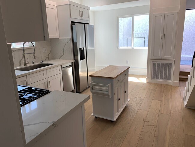 Photo - 1346 S Mansfield Ave Unit 1348.5