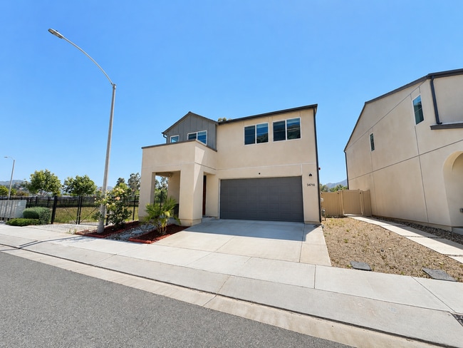 Building Photo - Beautiful and almost Brand New 3 Bedroom House in Citro, Fallbrook for Rent