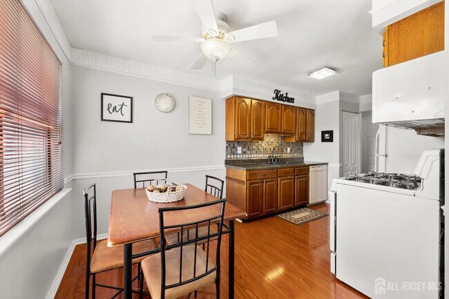 Photo - 131 Beverly Hl Ter