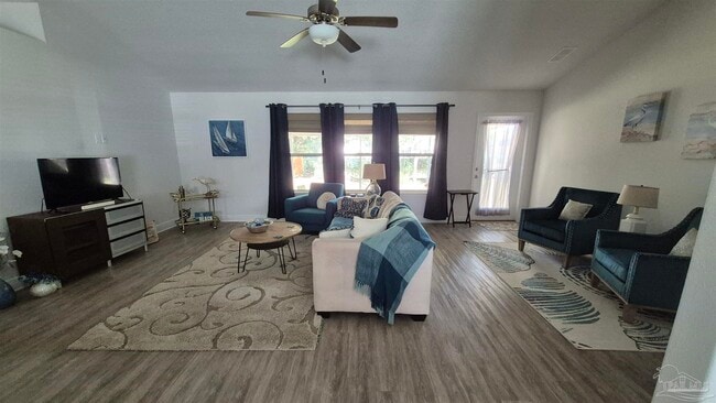 Photo - 2102 Fairchild St