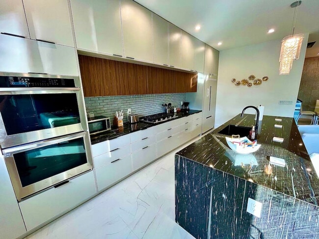 Photo - 549 NE 14th Ave Unidad ID1369642P