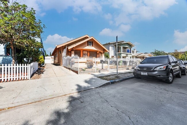 Building Photo - 625 W 41st Dr