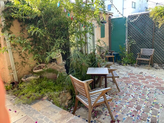 patio trasero - 8547 Airdrome St Unidad 8547