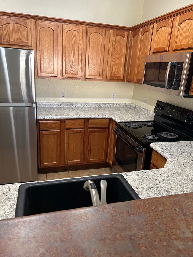 571 River View Dr Unit Riverpark HOA
