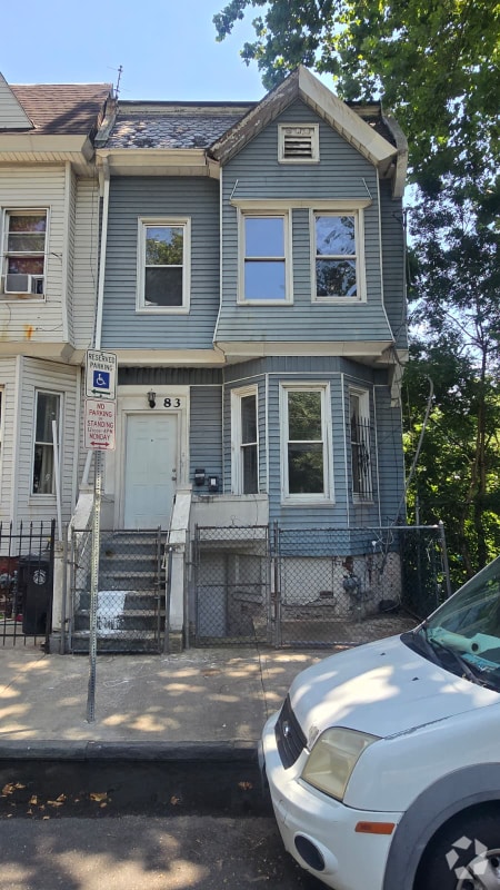 Building Photo - 83 Garside St Rental