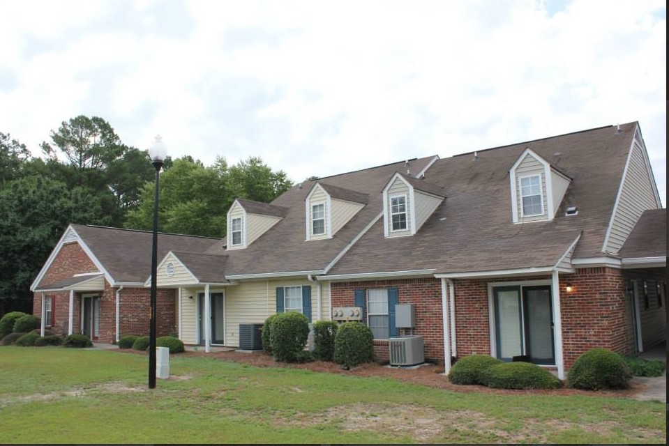 University Manor Apartments - University Manor Apartments